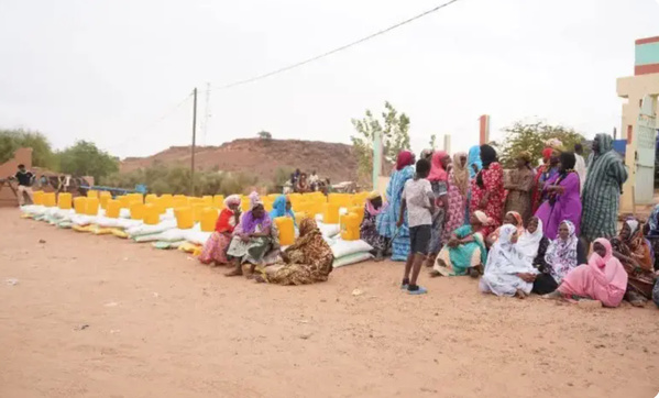 Distribution de vivres par le CSA aux populations des villes anciennes Distribution de vivres par le CSA aux populations des villes anciennes