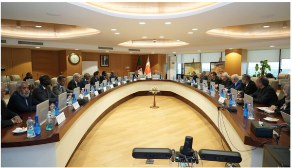 Le ministre de l’Énergie et du Pétrole tient des discussions stratégiques avec de hauts responsables des compagnies énergétiques algériennes