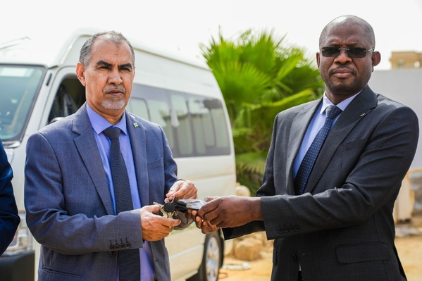 TAAZOUR livre quatre bus au Centre de formation et de promotion sociale à Nouakchott