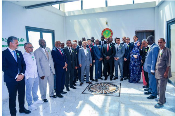 Le ministre des Mines et de l’Industrie décore des fonctionnaires et employés du ministère Le ministre des Mines et de l’Industrie décore des fonctionnaires et employés du ministère