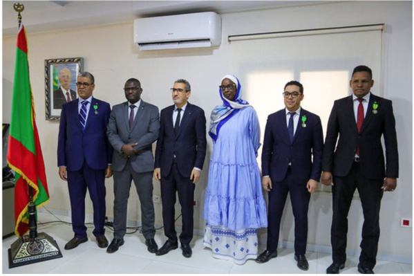 Le Gouverneur de la Banque Centrale de Mauritanie décore plusieurs employés Le Gouverneur de la Banque Centrale de Mauritanie décore plusieurs employés