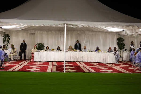 Le Président de la République préside un iftar en l’honneur des représentants de la communauté “Taazour”