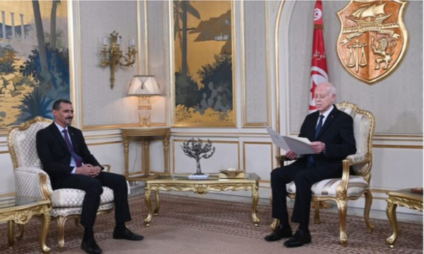 Le ministre de la Culture, envoyé spécial du Président de la République remet un message écrit au Président tunisien Le ministre de la Culture, envoyé spécial du Président de la République remet un message écrit au Président tunisien