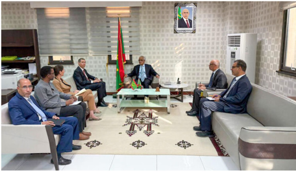 Le ministre des Affaires économiques discute avec le coordinateur résident du système des Nations Unies des moyens de renforcer le soutien au développement Le ministre des Affaires économiques discute avec le coordinateur résident du système des Nations Unies des moyens de renforcer le soutien au développement