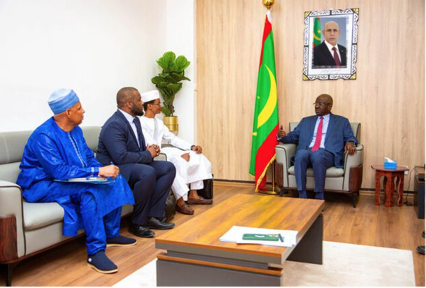 Le ministre des Affaires étrangères s’entretient avec une délégation tchadienne Le ministre des Affaires étrangères s’entretient avec une délégation tchadienne