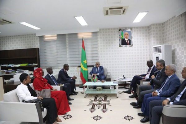 Le ministre des Affaires économiques reçoit une délégation de la Fondation africaine de Soutien Juridique Le ministre des Affaires économiques reçoit une délégation de la Fondation africaine de Soutien Juridique