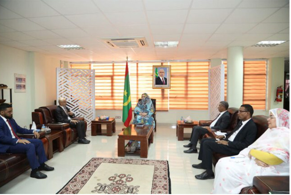 La ministre du Commerce et du Tourisme reçoit l’ambassadeur du Brésil en Mauritanie La ministre du Commerce et du Tourisme reçoit l’ambassadeur du Brésil en Mauritanie