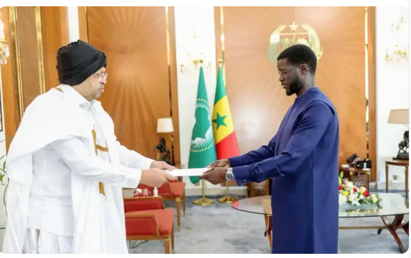 Le nouvel ambassadeur mauritanien au Sénégal a présenté ses lettres de créance au président Diomaye Faye