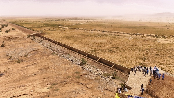 Le Délégué général de TAAZOUR, SIDI Moulaye Zeine, inaugure deux barrages dans la commune d’El Baten, dans la moughataa de Oualata Le Délégué général de TAAZOUR, SIDI Moulaye Zeine, inaugure deux barrages dans la commune d’El Baten, dans la moughataa de Oualata