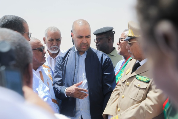 Le Délégué général de TAAZOUR, SIDI Moulaye Zeine, inaugure deux barrages dans la commune d’El Baten, dans la moughataa de Oualata Le Délégué général de TAAZOUR, SIDI Moulaye Zeine, inaugure deux barrages dans la commune d’El Baten, dans la moughataa de Oualata