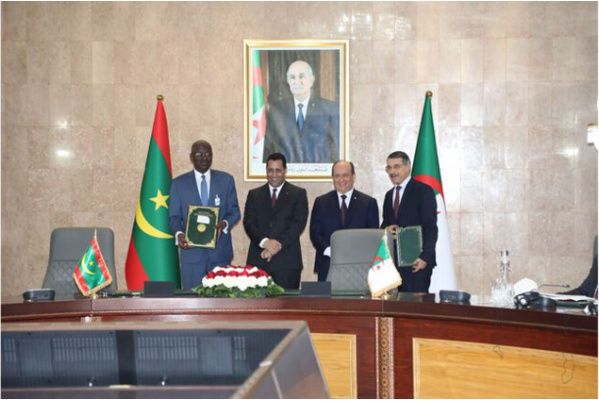 Le Premier ministre et son homologue algérien supervisent la signature de plusieurs accords Le Premier ministre et son homologue algérien supervisent la signature de plusieurs accords