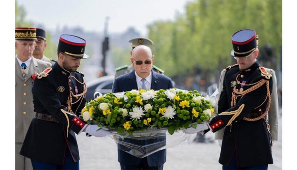 Le Président de la République dépose une gerbe sur la Tombe du Soldat inconnu à Paris Le Président de la République dépose une gerbe sur la Tombe du Soldat inconnu à Paris