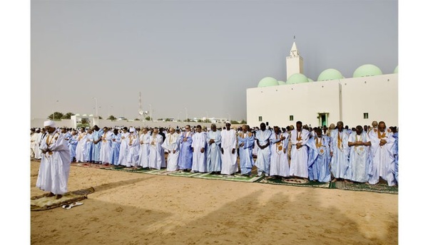 Le Président de la République accomplit la prière de l’Aïd al-Adha à la Grande Mosquée Ibn Abbas