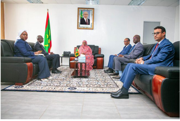 La ministre de la Fonction publique et du Travail reçoit le représentant résident de la Banque mondiale en Mauritanie La ministre de la Fonction publique et du Travail reçoit le représentant résident de la Banque mondiale en Mauritanie