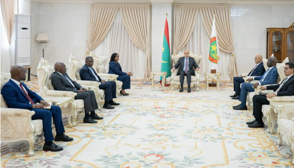 Le Président de la République reçoit une délégation de la République de Guinée-Bissau Le Président de la République reçoit une délégation de la République de Guinée-Bissau