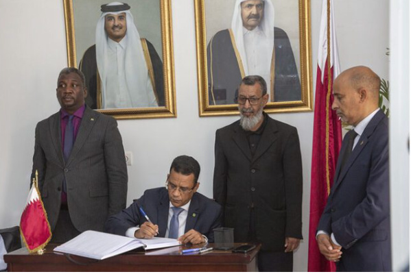 Le ministre des Affaires islamiques signe le registre de condoléances à l’ambassade de l’État du Qatar Le ministre des Affaires islamiques signe le registre de condoléances à l’ambassade de l’État du Qatar