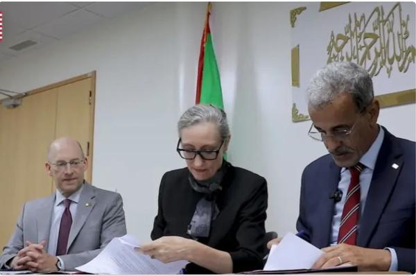 L’ambassade des États-Unis à Nouakchott : l’accord sur les métaux stratégiques témoigne d’un engagement à renforcer les liens commerciaux avec la Mauritanie L’ambassade des États-Unis à Nouakchott : l’accord sur les métaux stratégiques témoigne d’un engagement à renforcer les liens commerciaux avec la Mauritanie