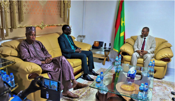 Le ministre délégué chargé de la Décentralisation et du Développement local reçoit une délégation de l’Université Iba Der Thiam du Sénégal Le ministre délégué chargé de la Décentralisation et du Développement local reçoit une délégation de l’Université Iba Der Thiam du Sénégal