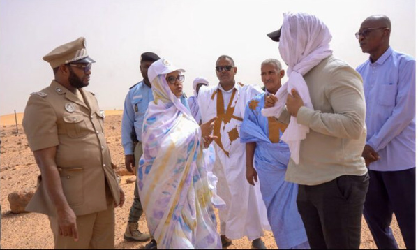 La ministre de l’Environnement visite le projet de fixation des dunes dans la commune de Ain Safra, moughataa de Chinguetti
