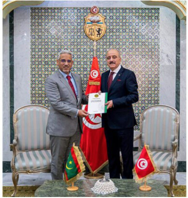 L’ambassadeur de Mauritanie en Tunisie présente une copie de ses lettres de créance au ministre des Affaires étrangères tunisien