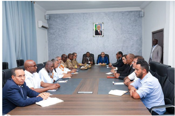 Le ministre de l’Intérieur adresse un avertissement à la société chargée de la propreté et exige un plan d’urgence pour améliorer la situation de Nouakchott