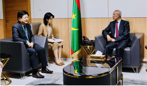 Le ministre de la Défense reçoit l’ambassadeur de la République populaire de Chine en Mauritanie Le ministre de la Défense reçoit l’ambassadeur de la République populaire de Chine en Mauritanie