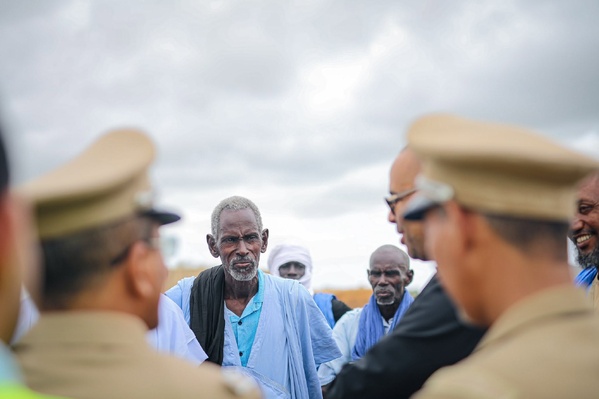 Taazour en Assaba : le délégué général Sidi Ould Moulaye Zeine rend visite aux familles sinistrées par la tempête