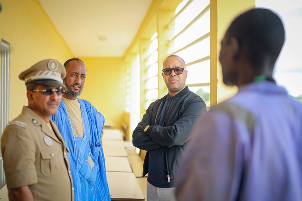 Taazour en Assaba : le délégué général Sidi Ould Moulaye Zeine rend visite aux familles sinistrées par la tempête