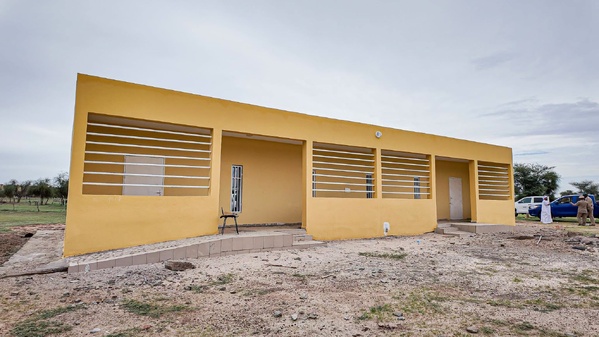Taazour en Assaba : le délégué général Sidi Ould Moulaye Zeine rend visite aux familles sinistrées par la tempête Taazour en Assaba : le délégué général Sidi Ould Moulaye Zeine rend visite aux familles sinistrées par la tempête