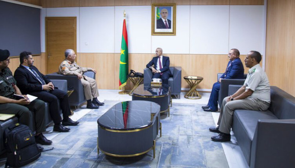 Le ministre de la Défense reçoit une délégation militaire libyenne Le ministre de la Défense reçoit une délégation militaire libyenne