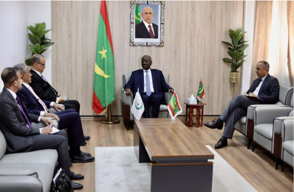 Le ministre des Affaires étrangères examine avec le secrétaire général de l’OCI le renforcement de la coopération