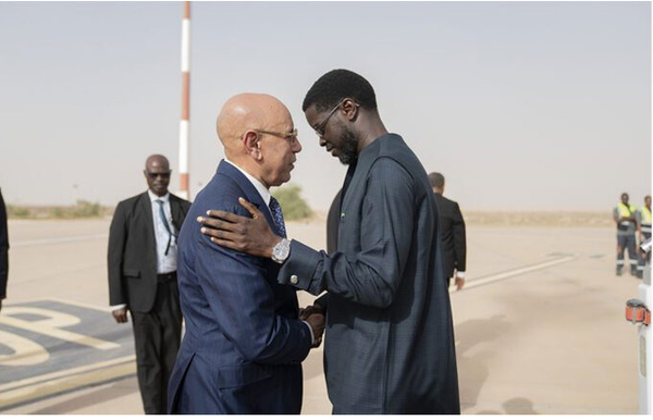 Le Président de la République reçoit son homologue sénégalais à l’aéroport international de Nouakchott Le Président de la République reçoit son homologue sénégalais à l’aéroport international de Nouakchott
