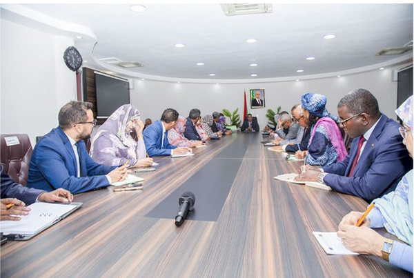 Le Premier ministre préside une réunion ministérielle consacrée au suivi des conclusions de la visite présidentielle dans les wilayas d’Adrar et d’Inchiri