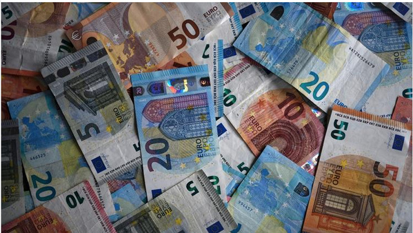 Un réseau de faussaires arrêté par la police et près de 250.000 euros contrefaits saisis