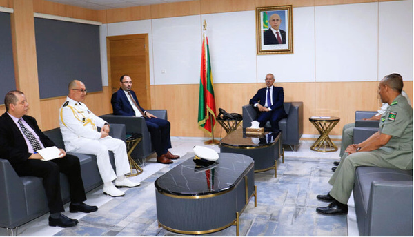 Le ministre de la Défense s’entretient avec l’ambassadeur algérien Le ministre de la Défense s’entretient avec l’ambassadeur algérien