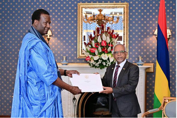 L’ambassadeur de Mauritanie auprès de la République de Maurice présente ses lettres de créance