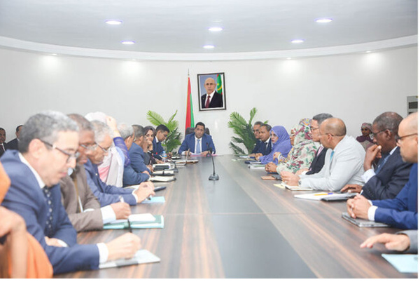 Le Premier ministre préside une réunion ministérielle consacrée à la préparation de la phase II du programme de développement de Nouakchott et du programme d’urgence pour la généralisation de l’accès aux services de base Le Premier ministre préside une réunion ministérielle consacrée à la préparation de la phase II du programme de développement de Nouakchott et du programme d’urgence pour la généralisation de l’accès aux services de base
