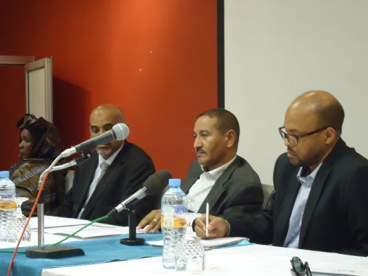 table officielle Sidi Ould Khalifou à côté du directeur des collectivités et une membre du CA