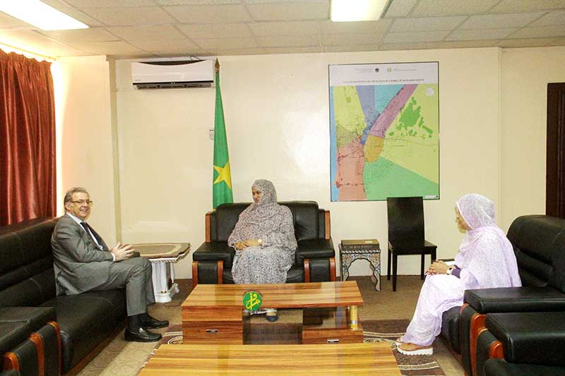 La ministre du commerce reçoit l'ambassadeur d'Espagne La ministre du commerce reçoit l'ambassadeur d'Espagne