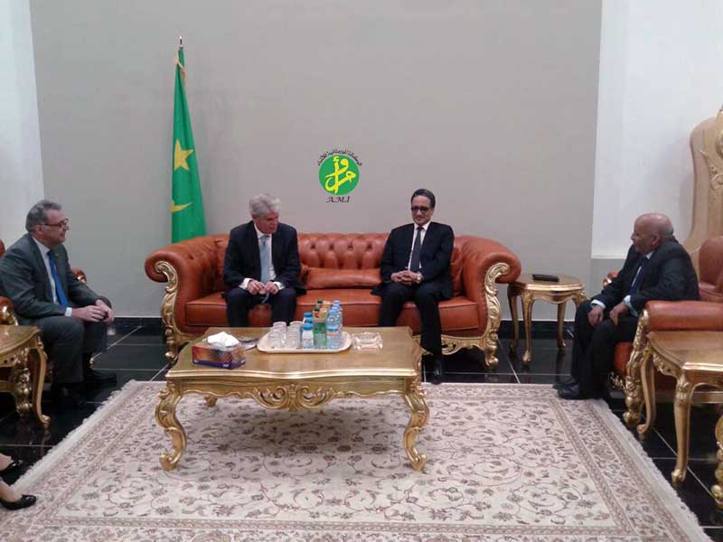 Le ministre des affaires étrangères s'entretient avec le ministre espagnol des affaires étrangères Le ministre des affaires étrangères s'entretient avec le ministre espagnol des affaires étrangères