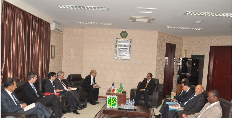 Le ministre des affaires étrangères s'entretient avec son homologue français Le ministre des affaires étrangères s'entretient avec son homologue français