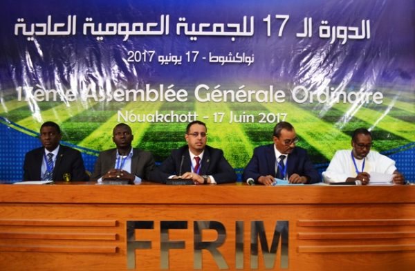 La veille de la finale, le 17 juin 2017, le président de la FFRIM menace le FC Tevragh-Zeina de représailles s’il ne dispute pas la finale. De gauche à droite : Pape Amghar, Baliou Diagana, Ahmed Yahya, Mohamed MBeirick et Massa Diarra (Crédit photo ; FFRIM)