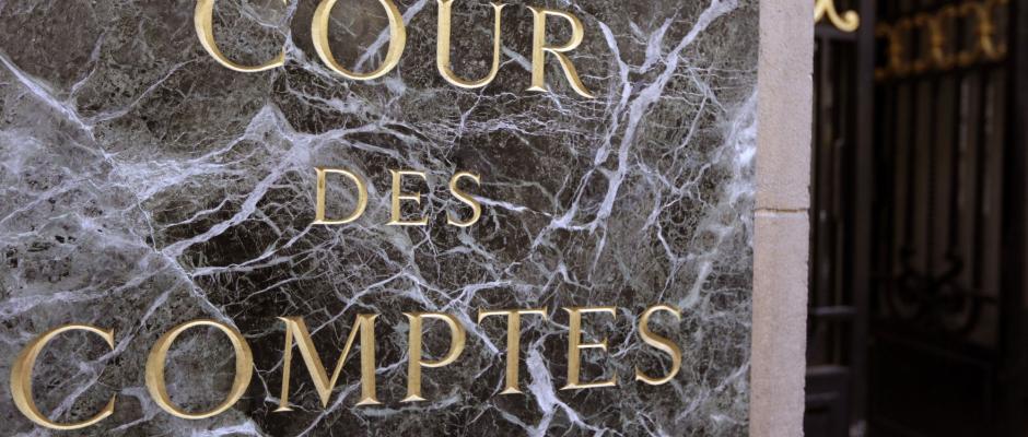 Le Président de la République reçoit le rapport annuel de la Cour des comptes couvrant les années 2010, 2011 et 2012