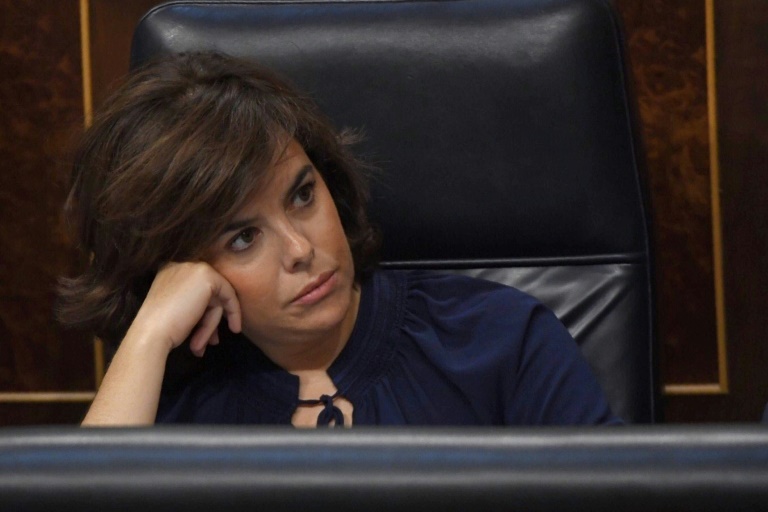 Catalogne: s'il persiste, Puigdemont n'aura plus aucun pouvoir samedi, dit Madrid