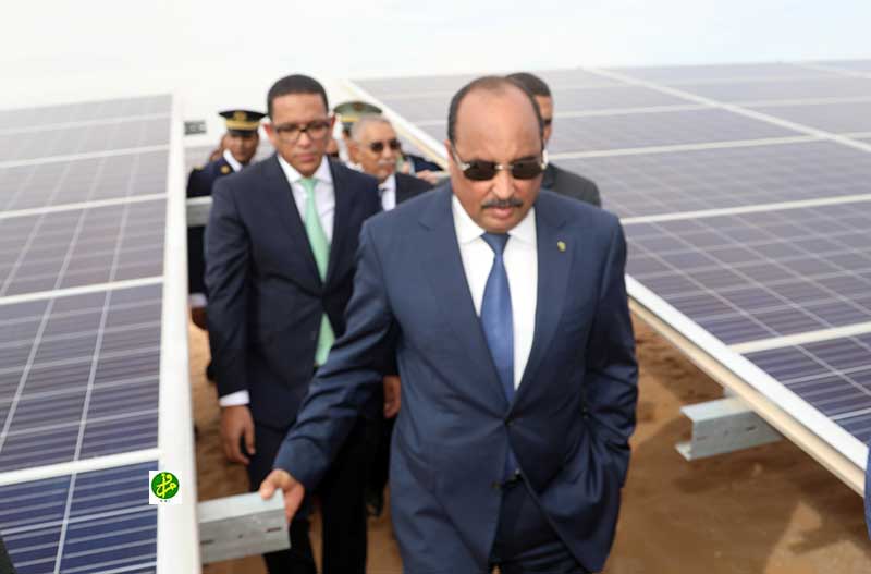 Le Président de la République inaugure une centrale solaire à Toujounine