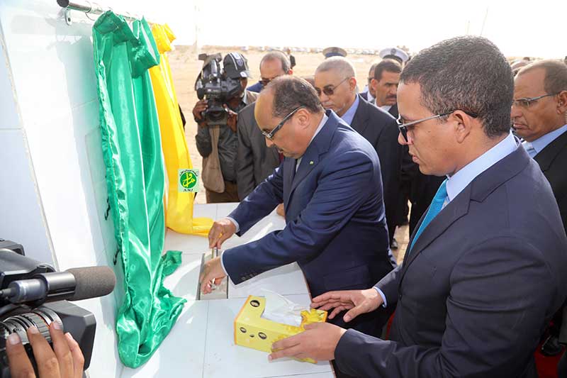 Le Président de la République pose la première pierre du projet de la ligne électrique 225/90 reliant Nouakchott à Nouadhibou