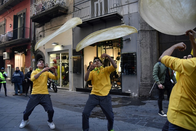 Valse de pizzas à Naples pour célébrer l'inscription à l'Unesco