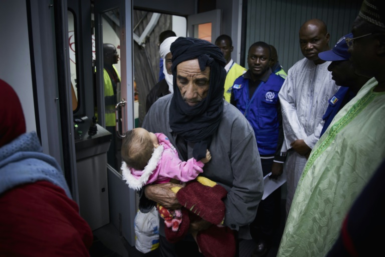 Migrants: l'UE vise 15.000 évacuations depuis la Libye d'ici février