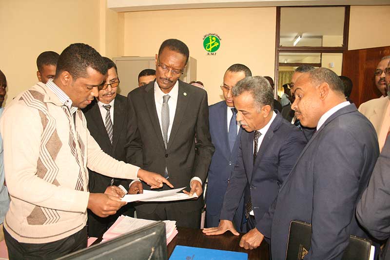 Le ministre de la justice visite certains services relevant de son département à Nouakchott Ouest