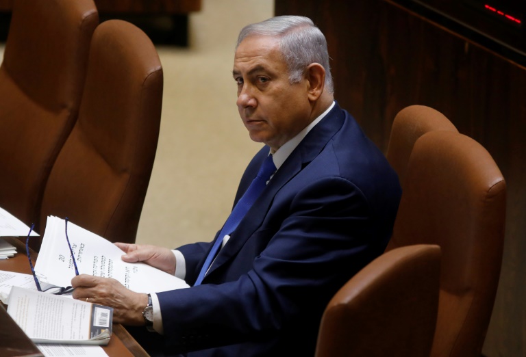 Israël: le gouvernement de Netanyahu échappe à la chute